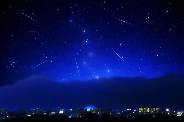 photo: big dipper and shooting stars in the night sky
